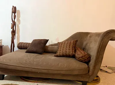 Brown suede chaise lounge / daybed in good condition