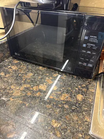 LG Digital Microwave Oven in Black Finish