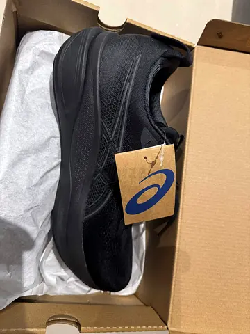 ASICS mens black running shoe - brand new with tags