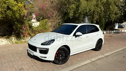 Porsche Cayenne GTS  | GCC Specs | Front Radar l 360 camera