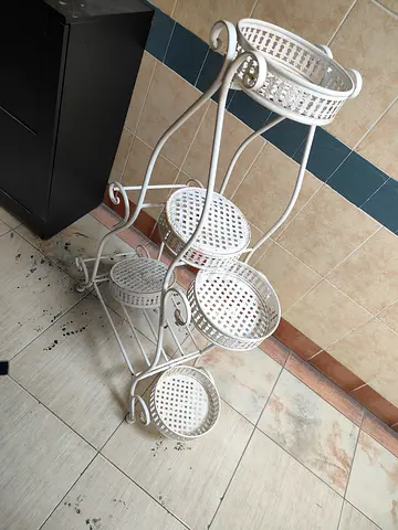 Decorative White Metal Multi-Tier Plant Stand