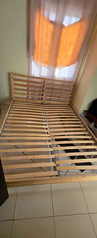 Bed queen size
