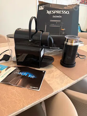 NESPRESSO Coffee Machine Inissia + milk frother