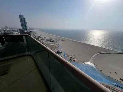 للإيجار السنوي – شقة 3 غرف وصالة على كورنيش عجمان مباشرة ✨ أجمل الشقق | أكبر المساحات | إطلالة بحرية مباشرة ✨