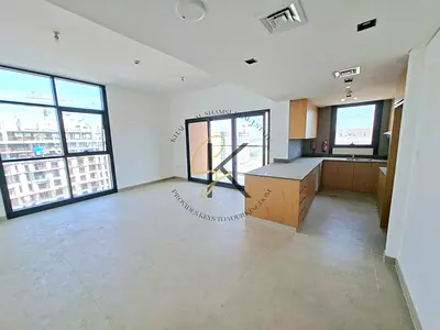 Luxury like new 3bedroom with gym with pool with covered parking with wardrobe inside of the community