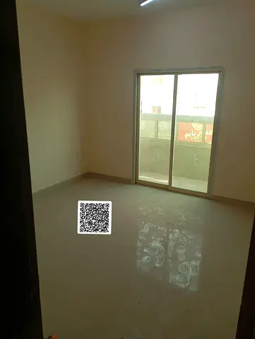للإيجار السنوي في الروضة 2، شقة 3 غرف وصالة، 2 حمام، مطبخ، بلكونة، تكييف مركزي. بدون تصديق عقد بلدية أو تأمين كهرباء وصرف صحي. الإيجار 36,000 درهم، 4