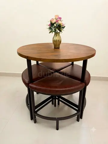 Round wooden dining table with 4 curved nesting stools – Space-Saving Design