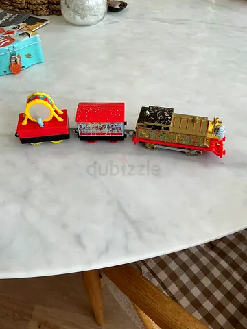 Small vintage-style toy train carriages set (3 pieces)