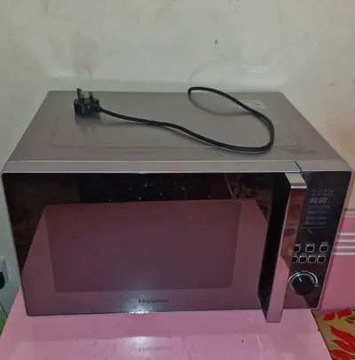 Hisense 45L Microwave with Grill (H45MOMK9) – Under Warranty! (Needs Repair)