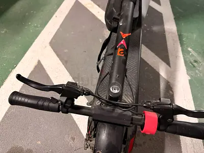 iScooter Electric Scooter - Up to 140 kg Load Capacity -Excellent Condition, Ready to Ride!