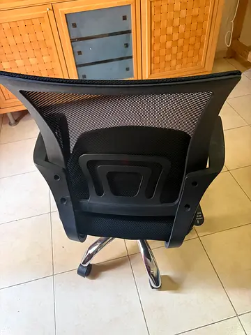 Black mesh office chair with swivel base - good condition