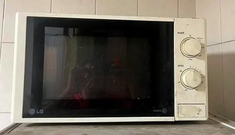 LG countertop microwave - used, manual dials