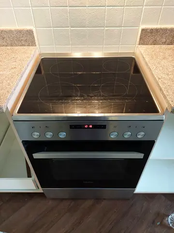 Siemens New Model Electric Cooker 60x60cm Under Warranty