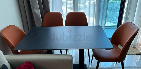 Modern Dining Table with 4 Leather Chairs - perfect Condition