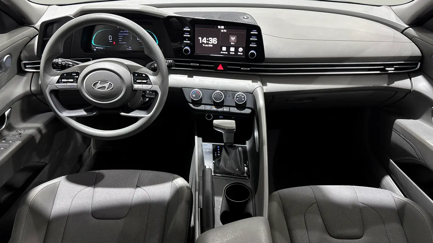 Hyundai Elantra 2024