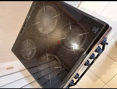 Indesit electric ceramic cooktop with oven controls - used