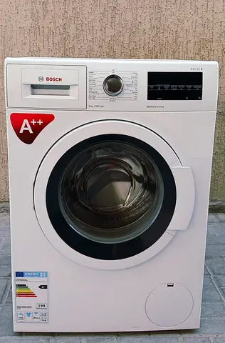 This is brand Bosch, 9kg washing machine, condition is working good, its color is white