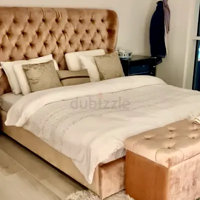 King size upholstered bed with tufted headboard and storage bench from the one. Quality like new.