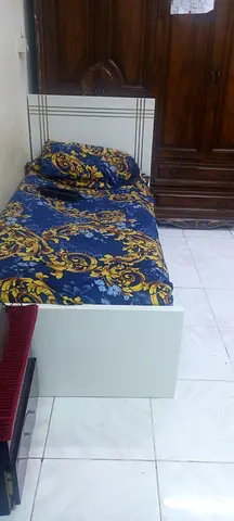 Single bed for sale only 150 good condition 6 to 7 month used