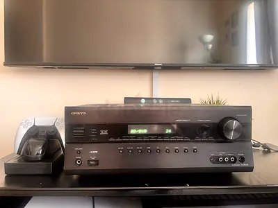 Onkyo TX-SR608 7.2 channel AV Receiver with THX, HDMI. May need service.