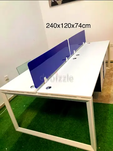4-person modular office workstation