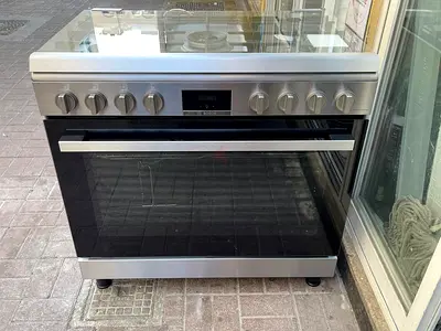 Bosch Series 8 full gas 5 burner cooking range size 90cm Exellent Condition
