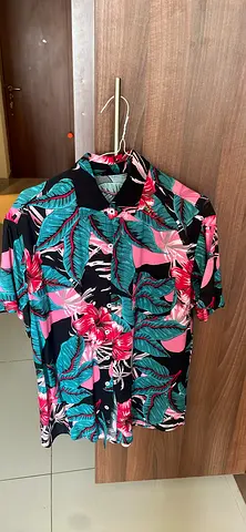 Casual short-sleeve tropical print shirt, size approx M