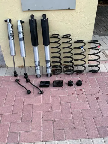 Fox shocks 2.0 and lift kit Jeep Wrangler JL 2018 above