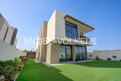 Elevated | Corner | Panoramic Skyline Views