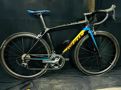 Road bike full carbon.