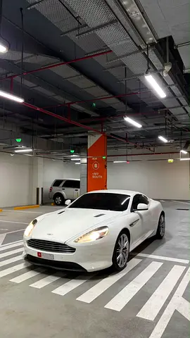 2013 Aston Martin DB9 照片 1