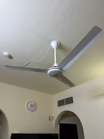 Ceiling fan - 3-blade wall-mounted, working condition