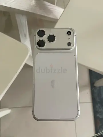 iPhone 17 Pro Max 256GB Silver – 1 Month Old – 100% Battery