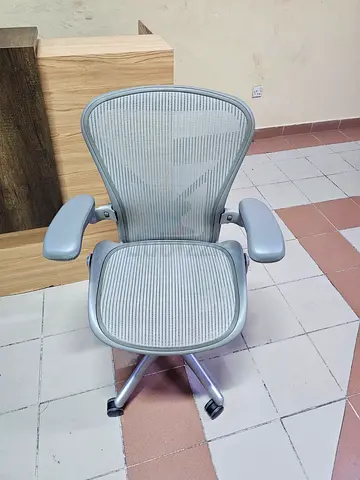 Size C Gray Herman Miller Aeron Classic Office Chair fully loaded Fully adjustable Features: Adjust