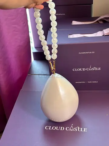 White Raindrop-Shaped Pearl Handle Mini Bag