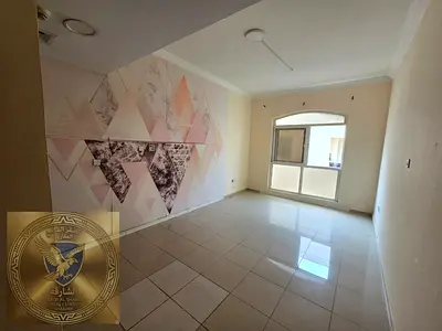 استوديو للإيجار في القليعة مساحة واسعة تكييف مركزي تشطيب حديث وجاهز للسكن في بناية عائلية نظيف ومميز