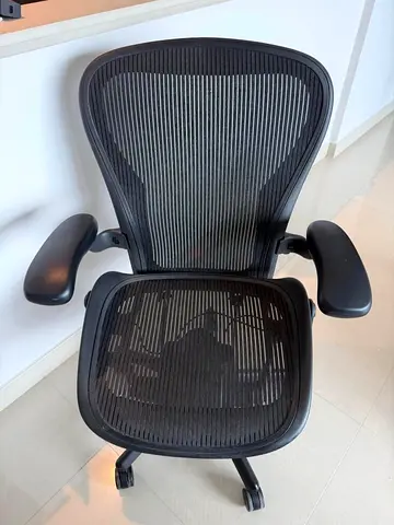 Herman Miller Aeron Size B Classic Chair fully loaded