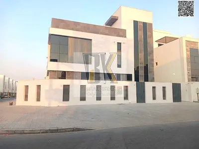 🏡 للبيع | فيلا فاخرة كورنر مع مسبح ومصعد في الحليو 2 – عجمان ✨  💎 فرصة استثنائية لامتلاك فيلا فاخرة بتصميم عصري وتشطيبات راقية، تقع على زاوية (كورنر