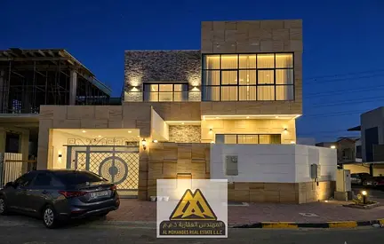 5 bedrooms, living room, spacious lounge, 6 bathrooms, large areas, location with all services