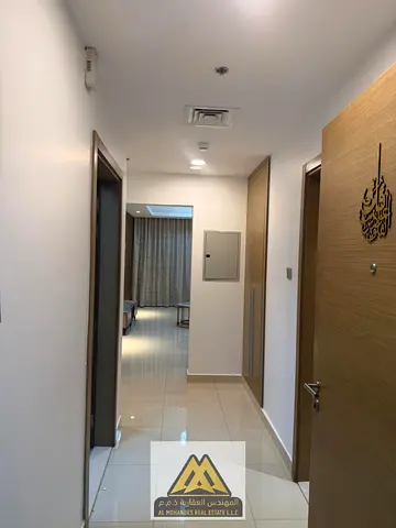 شقة واسعة للبيع غرفة وصالة و2 حمام مع موقف سيارات ومؤجرة بعائد ممتاز في برج جلفا تاور A، الراشدية، عجمان