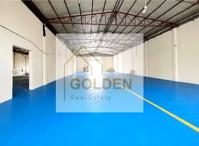 Two adjacent warehouses open to a total of 400 kW with a standard excellent area and equipped with administrative offices, a private bathroom, and two independent entrances, with easy entry and exit o
