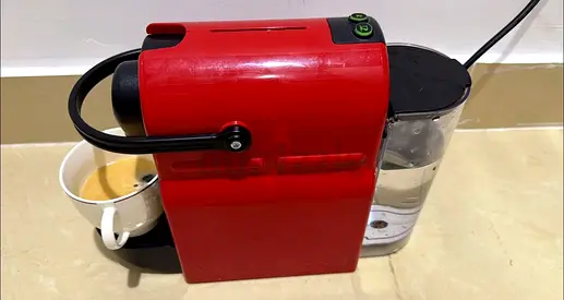 Nespresso coffee machine c40