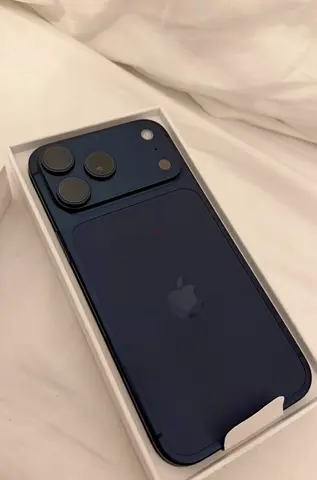 Iphone 17 pro max 512 gb like new with box ( used 2 weeks )