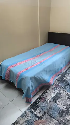 Single bed with headboard 180 x 90 - good condition