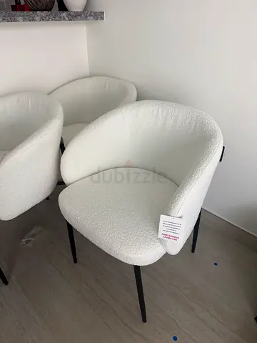 Set of 4 Modern White Bouclé Dining Chairs with Black Legs