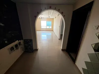 استمتع بالعيش في واحدة من أجمل وأرقى الشقق على كورنيش عجمان مباشرة، بإطلالة بحرية خلابة ومساحات واسعة وتشطيبات راقية، مع باركن مجاني، في موقع مميز قري