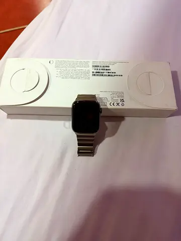 Apple Watch 9 titanium