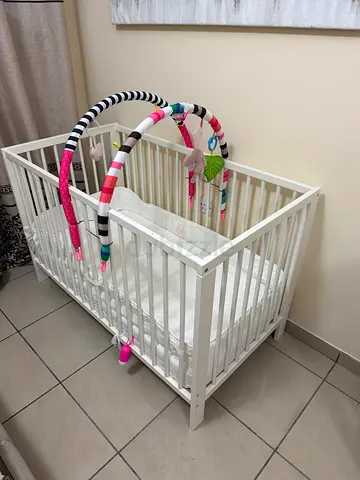 IKEA White baby crib with mattress - flawless condition
