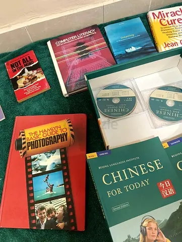 Self Learning books all for AED 50