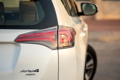 2016 Toyota RAV 4 — фото 8